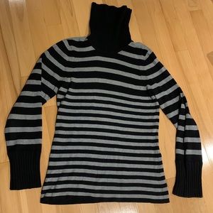 VEUC RW & CO women’s Black & Gray Striped Turtleneck - size XL